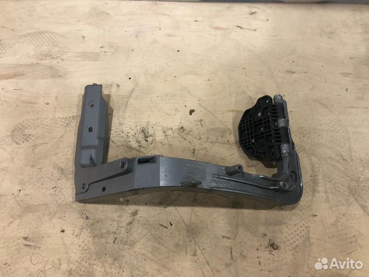 2479061 Кронштейн фары прав. Scania 6