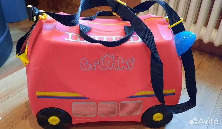 Чемодан на колесиках детский