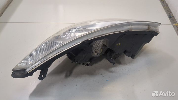 Фара (передняя) Hyundai H-1 Starex, 2011