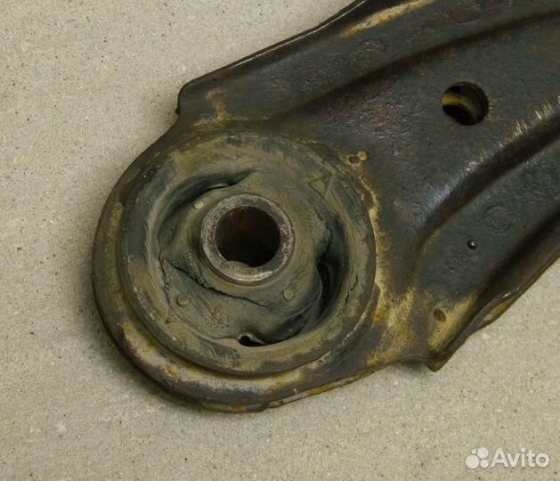 Рычаг передний правый VW Golf 2