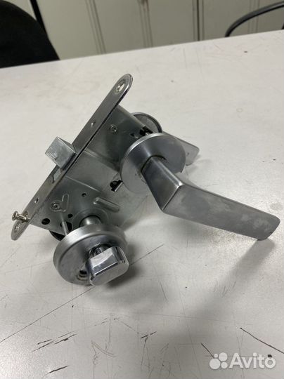 Замок дверной