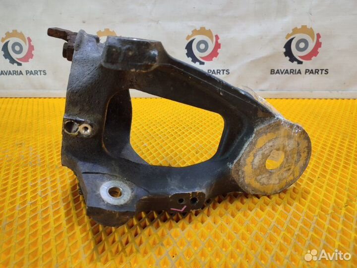 Задний кулак левый Bmw X5 E70 3.0 N52 2007