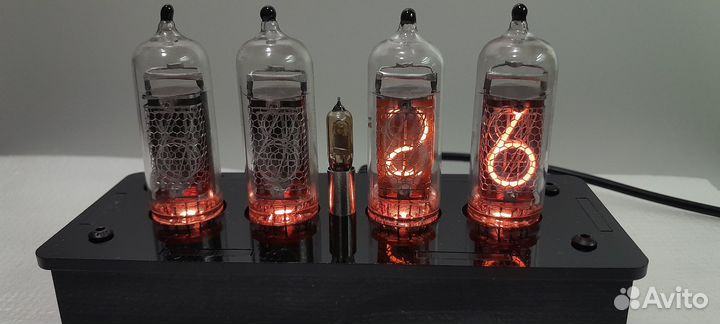 Часы на лампах