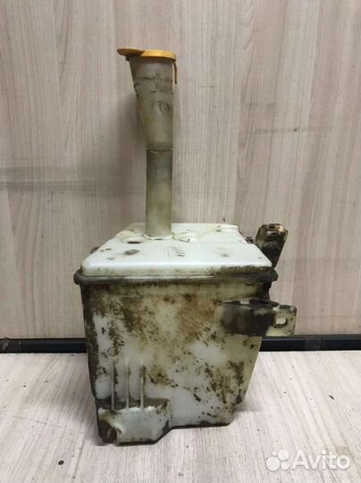 Бачок омывателя Nissan primera p11