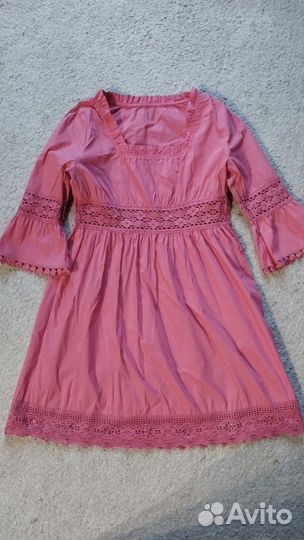 Платья женские много