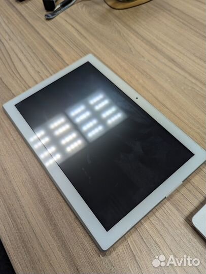 Планшет Lenovo Tab 4 TB-X304L 16 гб 3G, LTE