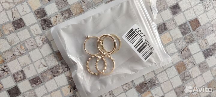 Кольца (бижутерия)