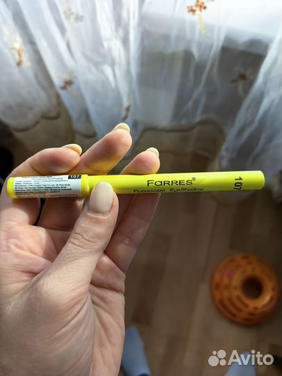 Неоновый карандаш для глаз