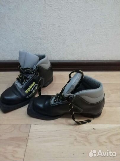 Лыжные ботинки