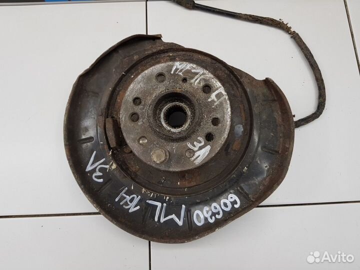 Кулак задний левый (Mercedes-Benz M-class)