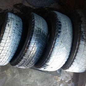 Bridgestone Blizzak WS-60 205/70 R15 96R