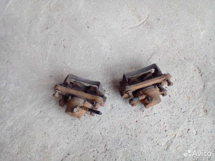 Суппорт тормозной задний Lexus GX460