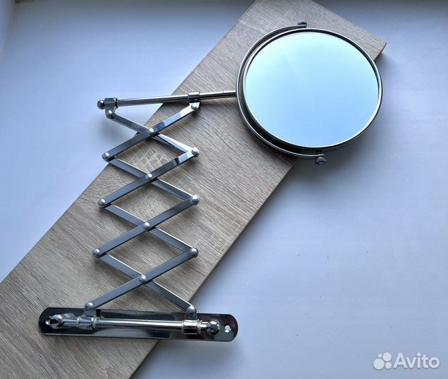 Зеркало косметическое настенное