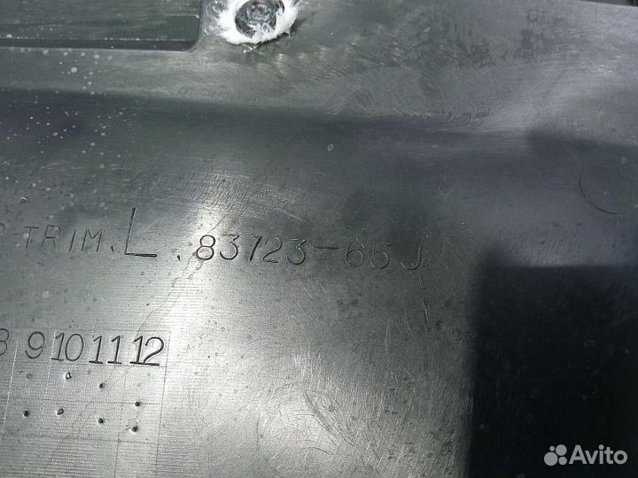 Обшивка двери передней левой Suzuki Grand Vitara