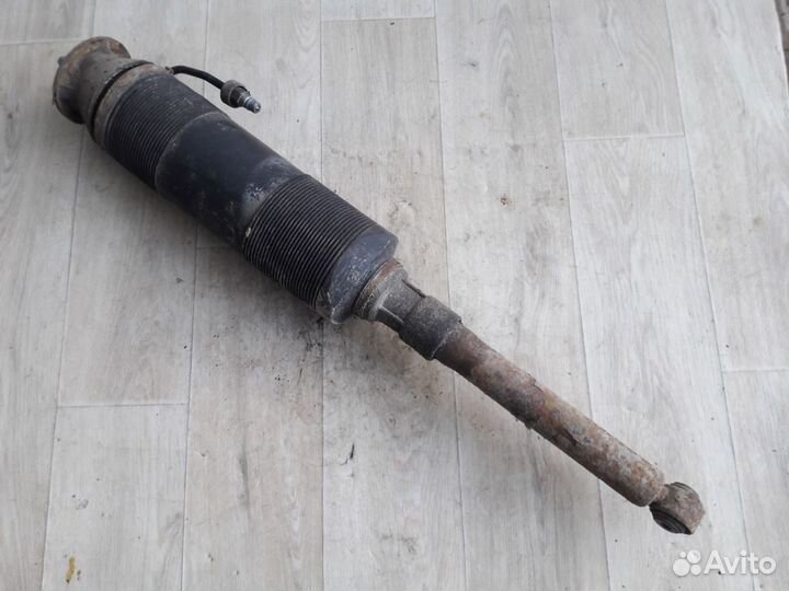 Амортизатор задний правый Mercedes W220