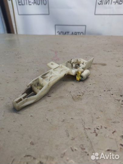 Ручка двери ответная часть задняя левая Kia Rio 3