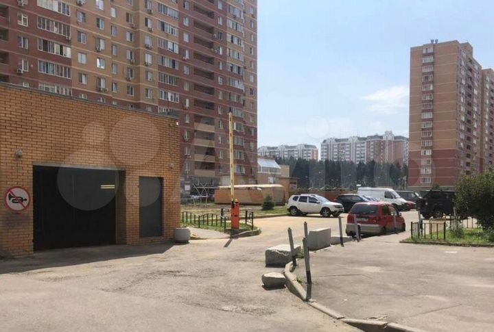 Машиноместо, 10 м²