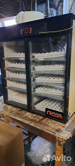 Продам. Инкубатор rcom 1000