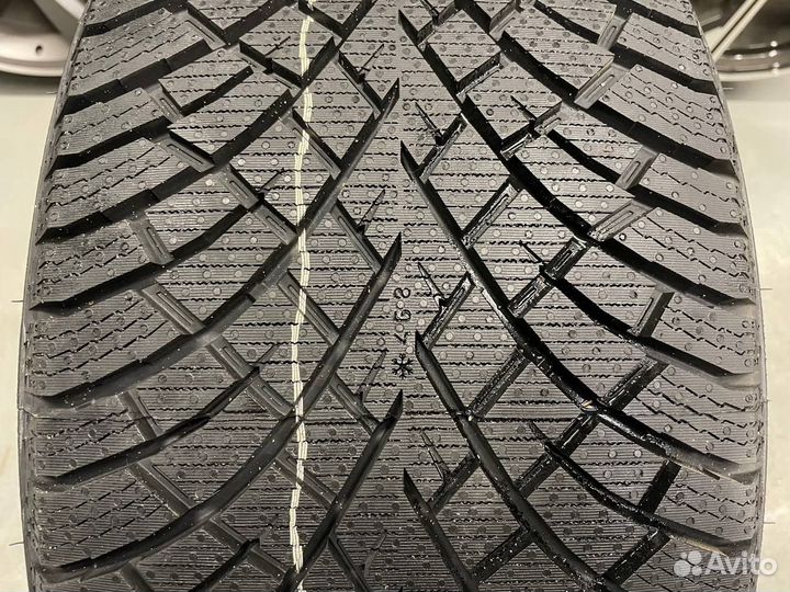 Nokian Tyres Hakkapeliitta R5 275/55 R20 117R