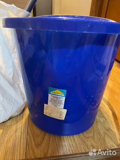 Ведро и швабра