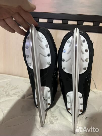 Коньки хоккейные