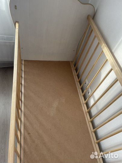 Детская кроватка с поперечным маятником