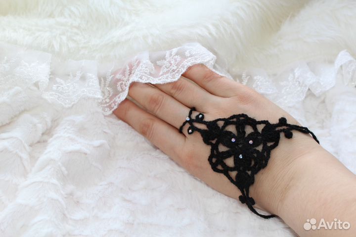 Украшение на руку новое,ручной работы