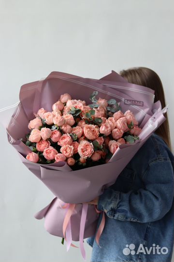 Букет из пионовидных кустовых роз