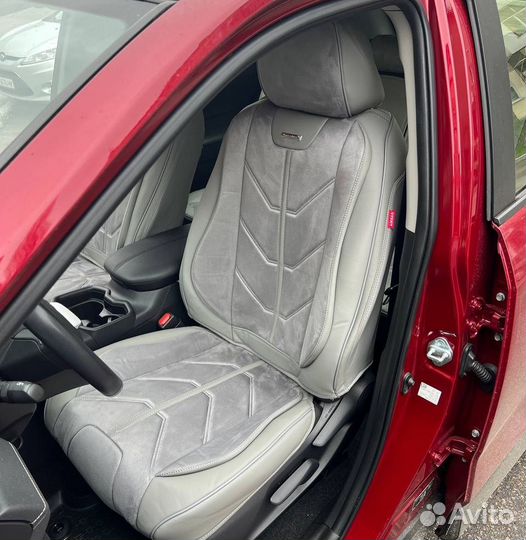 Автомобильные чехлы 5D на Geely Monjaro