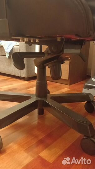 Игровое кресло dxracer iron OH/IS133/N