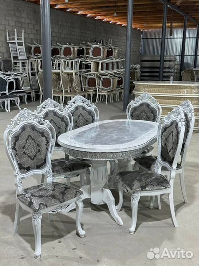 Кухонный стол и стулья новые