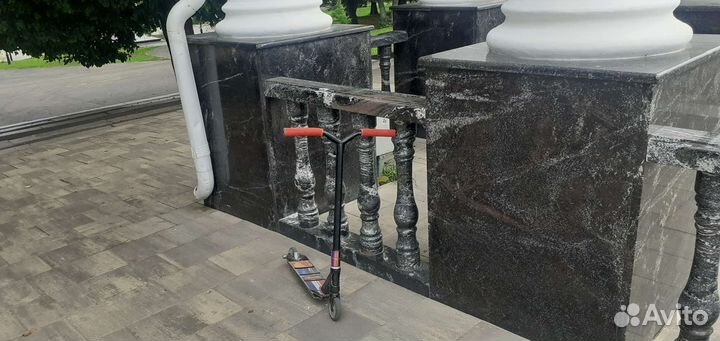 Трюковой самокат reaction