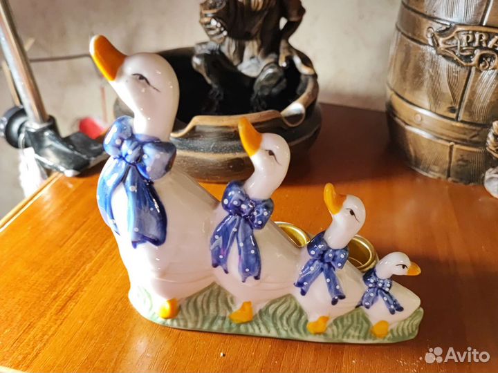 Фарфоровые гуси с бантиками пошли гулять