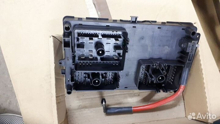 Блок предохранителей подкапотный Chevrolet Cruze 1