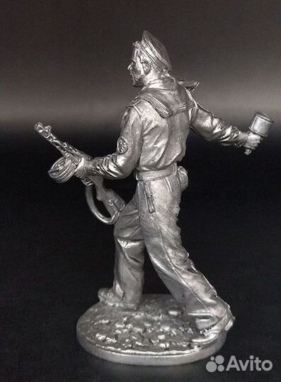 WW2-60 Краснофлотец с автоматом ппш и гранатой рп