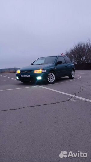 Инструктор по вождению, девушка. МКПП