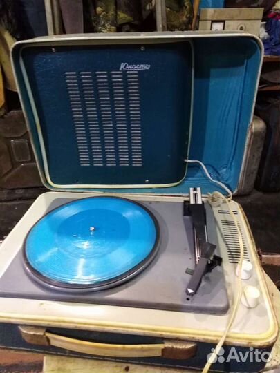 Виниловый проигрыватель
