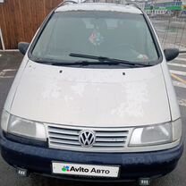 Volkswagen Sharan 2.0 MT, 1998, 420 000 км, с пробегом, цена 350 000 руб.