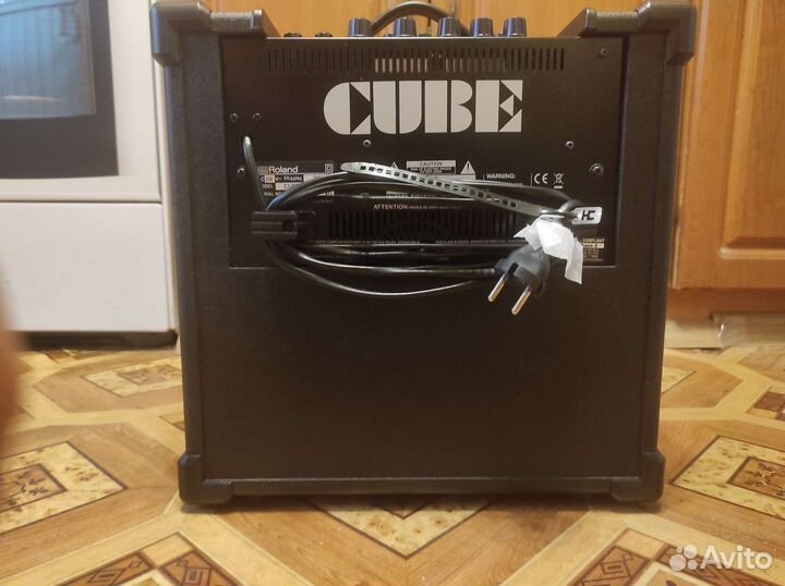Гитарный комбоусилитель Roland Cube 20 xl cosm