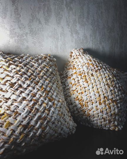 Пледы и подушки