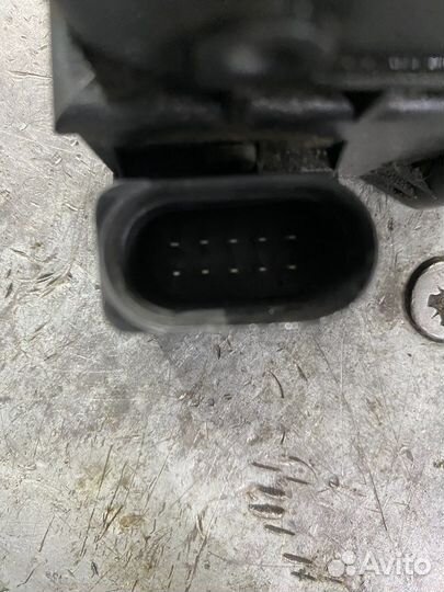 Блок клапанов пневмоподвески mercedes w221