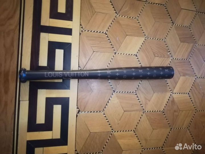 Бейсбольная бита Louis Vutton