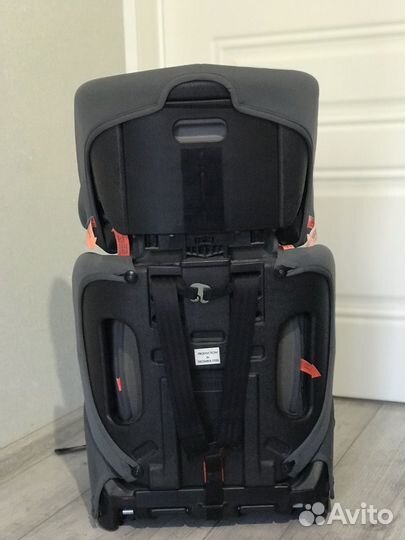 Автомобильное кресло