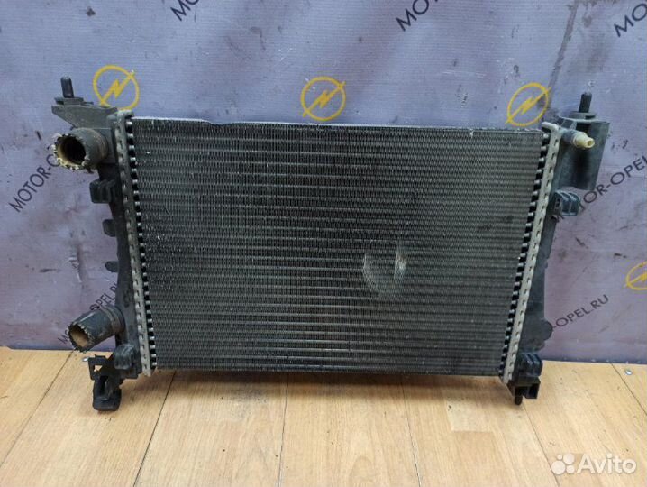 Радиатор двс Opel Corsa D A12XER 2010