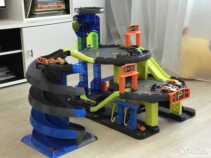 Большой гараж парковка ELC