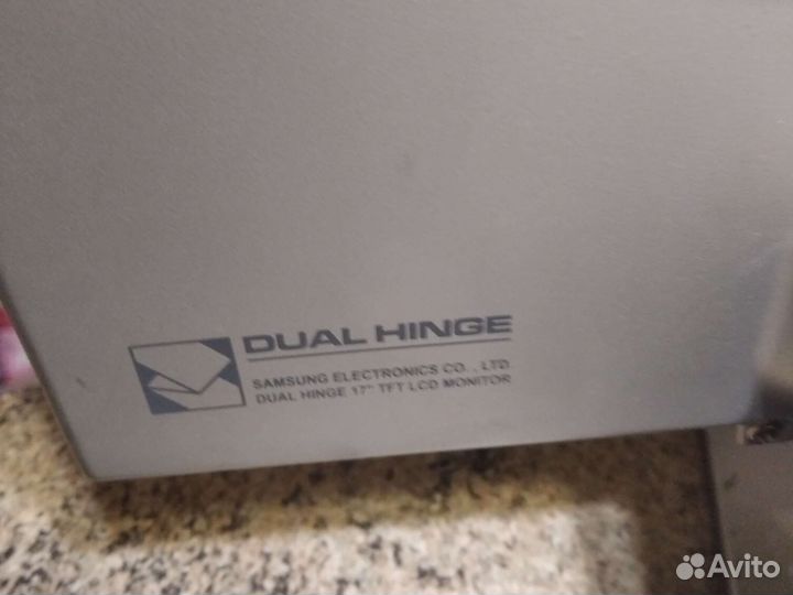 Монитор для компьютера + соединительные провода