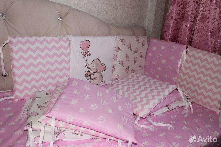 Новый комплект в кроватку (бортики, простынь)