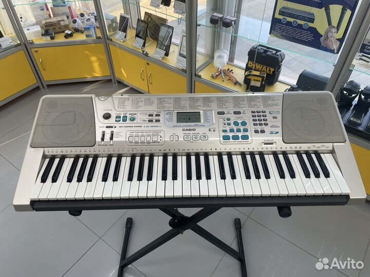 Синтезатор casio LK-300TV / подсветка