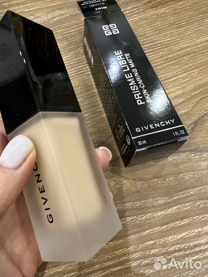 Тональный крем флюид Givenchy Prisme Libre нов mat