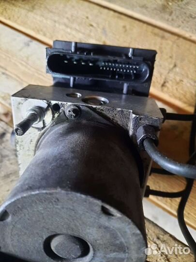 Блок ABS Nissan Np300 2.5 YD25 2013